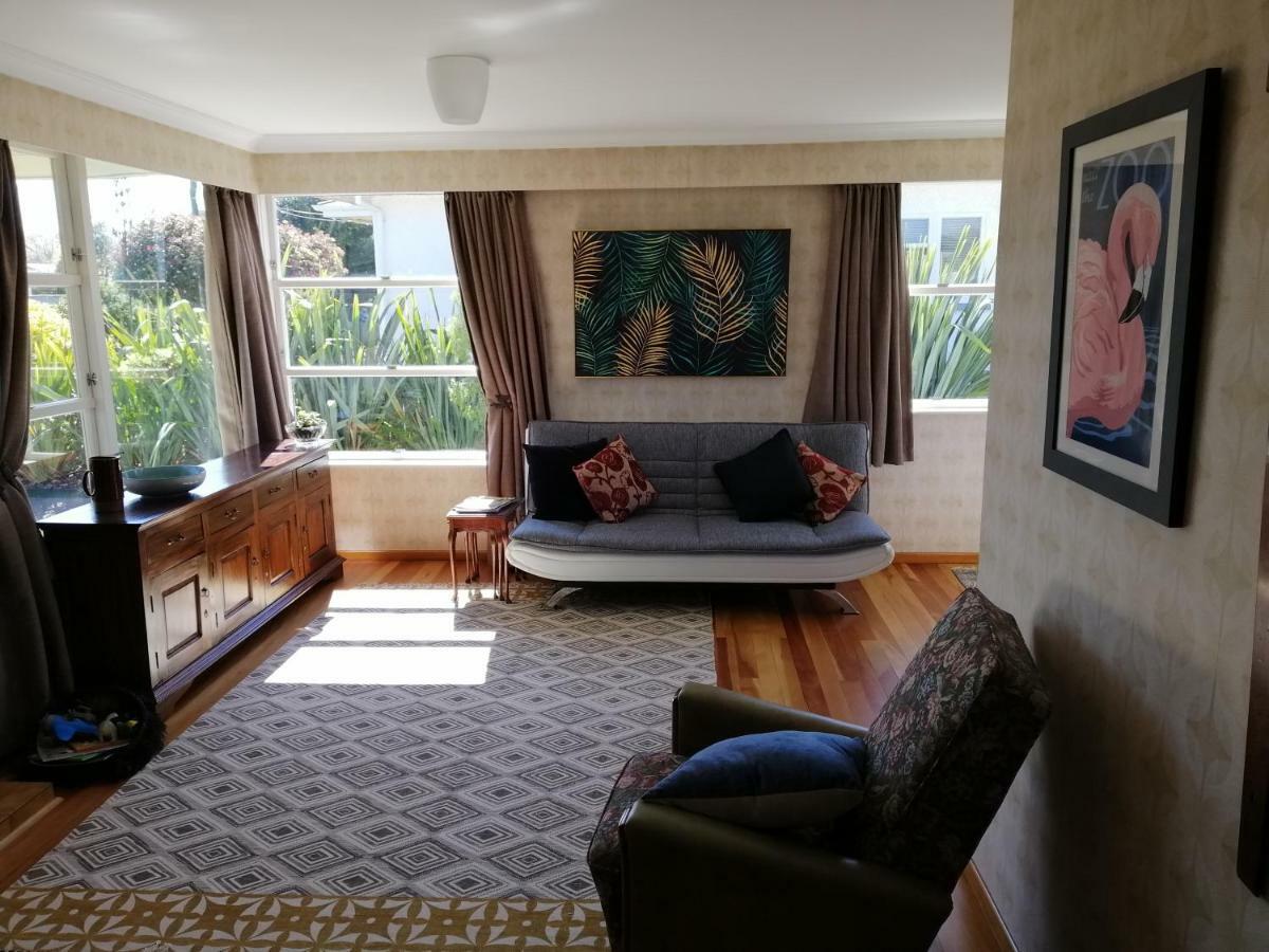Super Central Cosy Greytown House With Garage Экстерьер фото